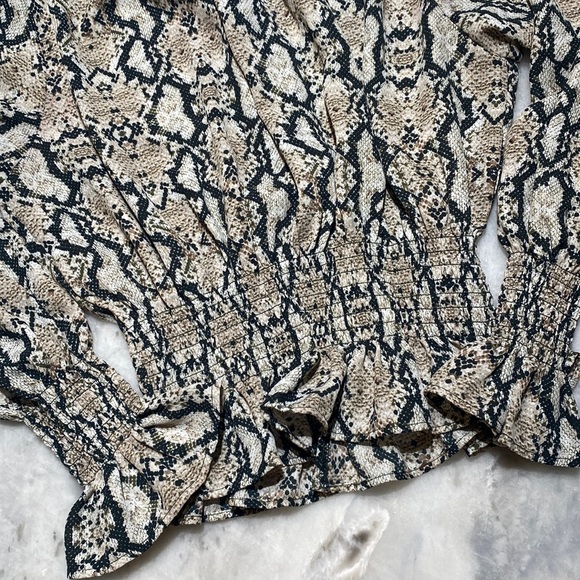 Shinestar Snakeskin Mock Neck Print Blouse Size Small - Picture 2 of 3